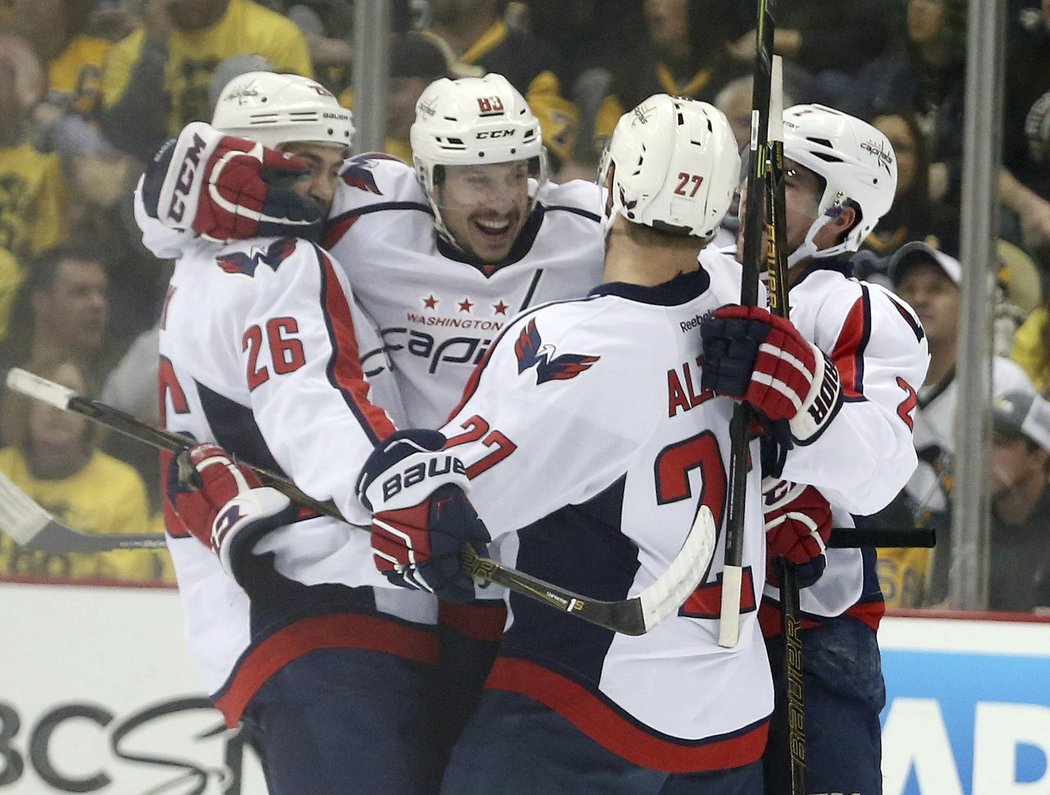 Skóre utkání otevřel ve 3. minutě Jay Beagle (83)