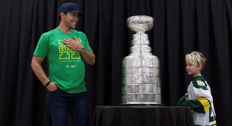 Krásné gesto! Útočník Washingtonu ukázal Stanley Cup v Humboldtu