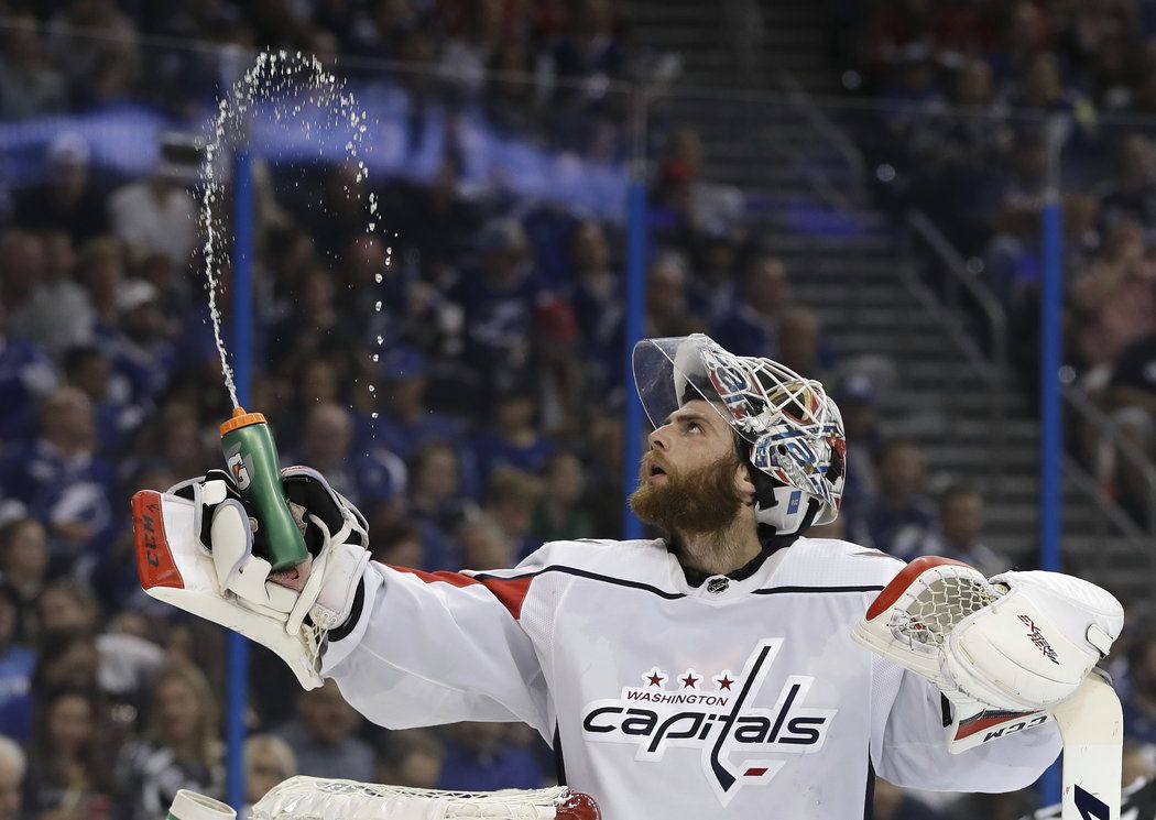 Braden Holtby pohlídal 19 střel domácích