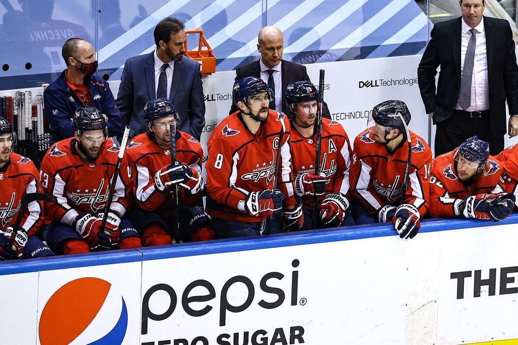 Capitals, kteří před dvěma lety získali Stanleyův pohár, skončili v úvodním kole vyřazovací části podruhé za sebou. Jejich útočník Jakub Vrána v obou play off vůbec nebodoval.