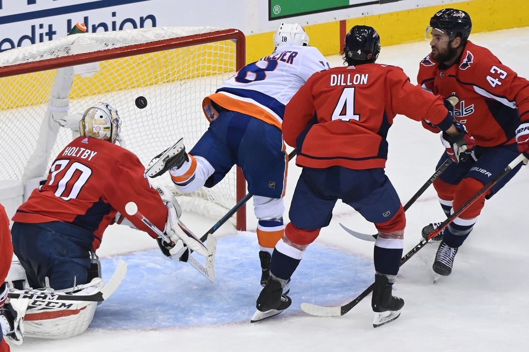 Islanders se pod taktovkou Trotze vypracovali v jeden z nejlépe bránících týmů soutěže, i v sérii s Washingtonem inkasovali pouze osm branek v pěti duelech.