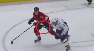 VIDEO: Zákeřný Ovečkin! Soupeře bodl hokejkou do rozkroku