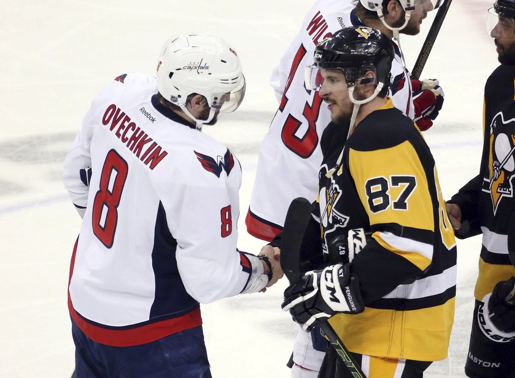 Alexandru Ovečkinovi končí sezona, Sidney Crosby v bojích pokračuje