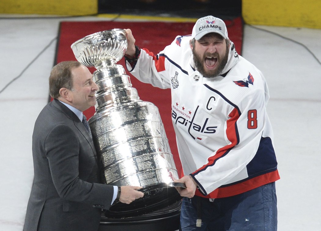 Alexandr Ovečkin konečně drží Stanley Cup