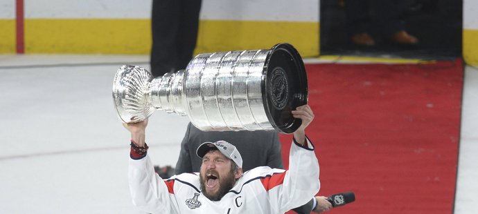 Alexandr Ovečkin konečně drží Stanley Cup