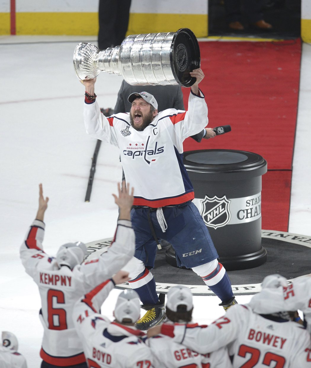 Alexandr Ovečkin konečně drží Stanley Cup