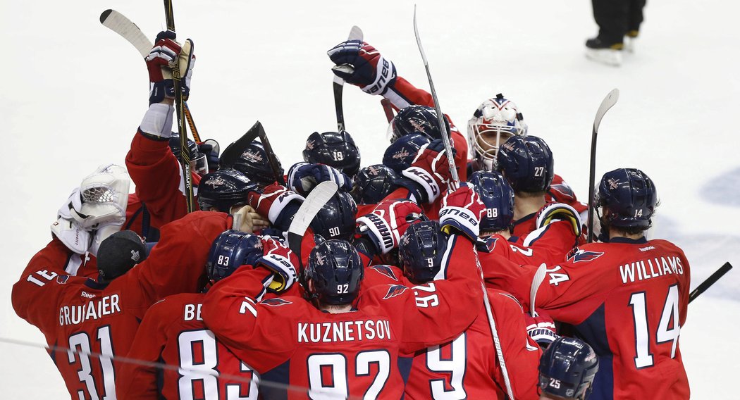 Hokejisté Washingtonu porazili v úvodním utkání 2. kola play off NHL Pittsburgh 4:3 v prodloužení a ujali se vedení v sérii 1:0