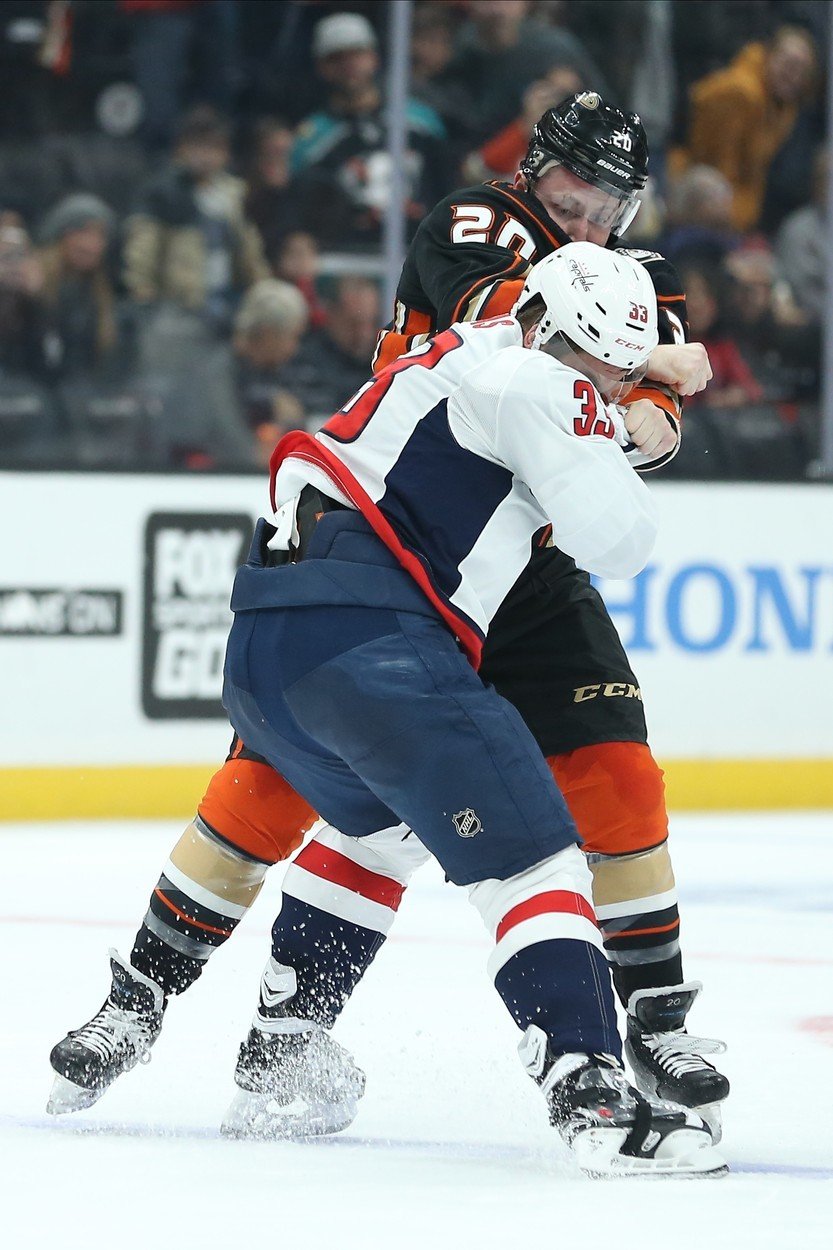 Radko Gudas se podruhé v sezoně popral a bitku s Nicolasem Deslauriersem jednoznačně prohrál.