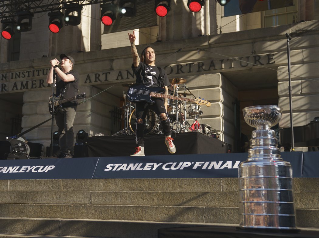 Show před finále číslo 4 tentokrát připravila kapela Fall Out Boy