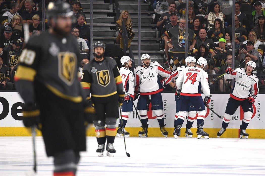 Hokejisté Washingtonu vyhráli ve druhém finálovém zápase play off NHL na ledě Vegas 3:2 a vyrovnali stav série hrané na čtyři vítězné na 1:1 na zápasy.