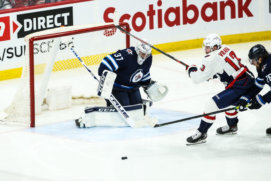 Jakub Vrána ze dvou střel proti Winnipegu ani jednou neuspěl