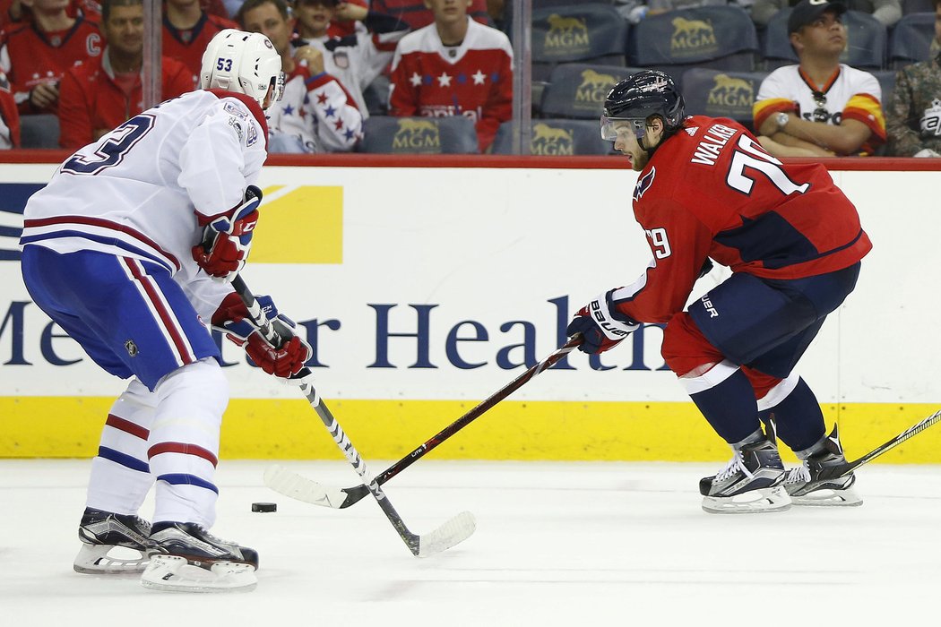 Nathan Walker během své premiéry v NHL