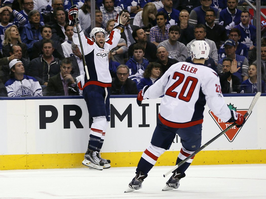 Tom Wilson, rodák z Toronta, přispěl Capitals dvěma góly