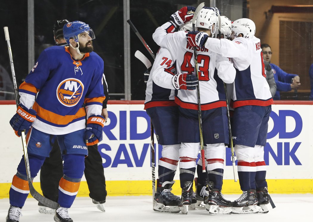 Jakub Vrána a Jakub Jeřábek přispěli přihrávkou k jasné výhře Washingtonu 7:3 na ledě New York Islanders.