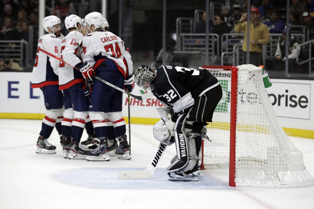 Washington vyhrál v NHL v Los Angeles 3:1 a vystřídal Boston v čele soutěže.