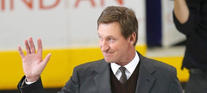 Na úvodní zápas pátého ročníku KHL, kterému předcházela vzpomínka na oběti letecké tragédie Jaroslavle, dorazil i legendární Wayne Gretzky