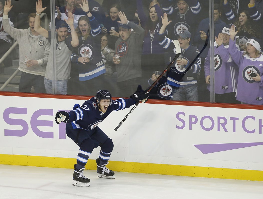 Nikolaj Ehlers slaví třetí hattrick kariéry