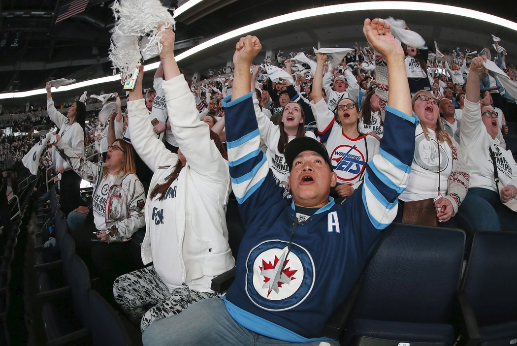 Fandilo se i ve Winnipegu, kam přišla plná hala příznivců Jets