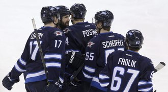 Frolík nahrávkou Winnipeg nezachránil, Pavelec jen na střídačce