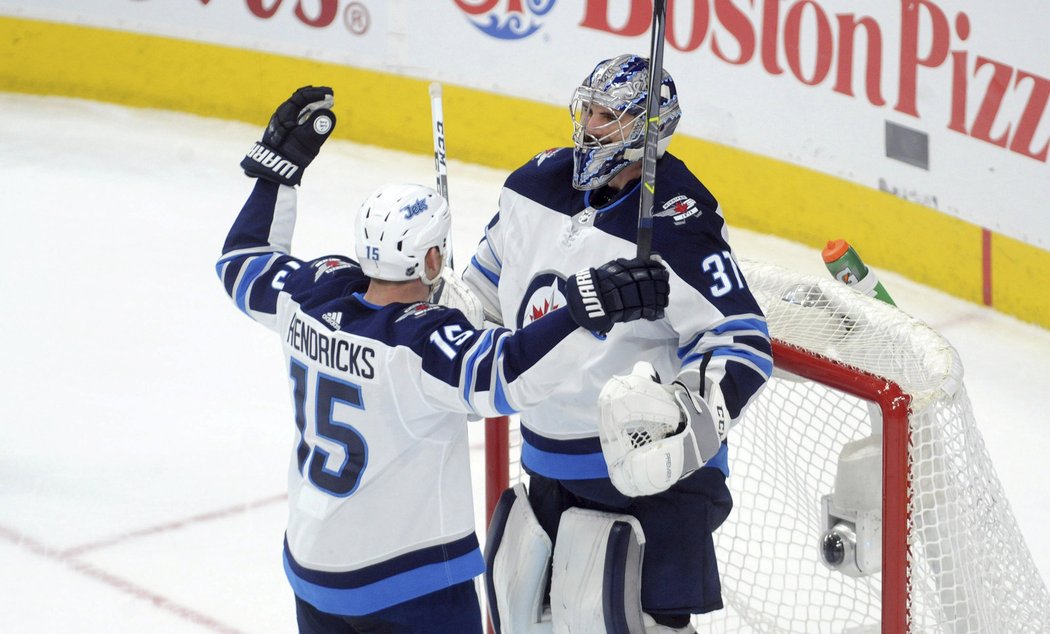 Connor Hellebuyck si proti Oilers připsal třetí nulu sezony