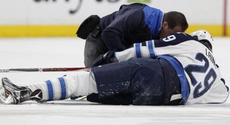 Špatné zprávy pro Winnipeg. Střelec Laine má po hitu otřes mozku