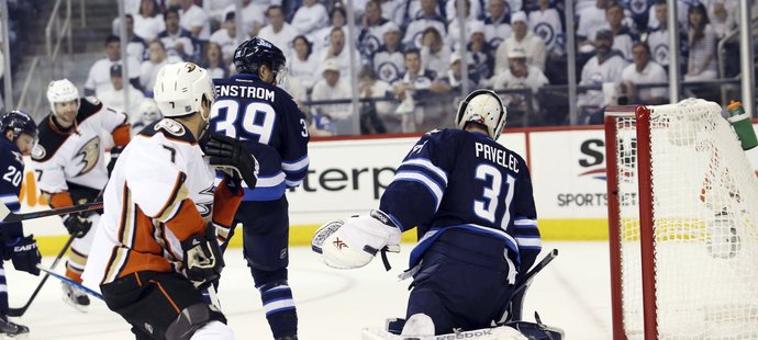 Hokejisté Winnipegu podlehli Anaheimu 2:5 a sezona jim skončila