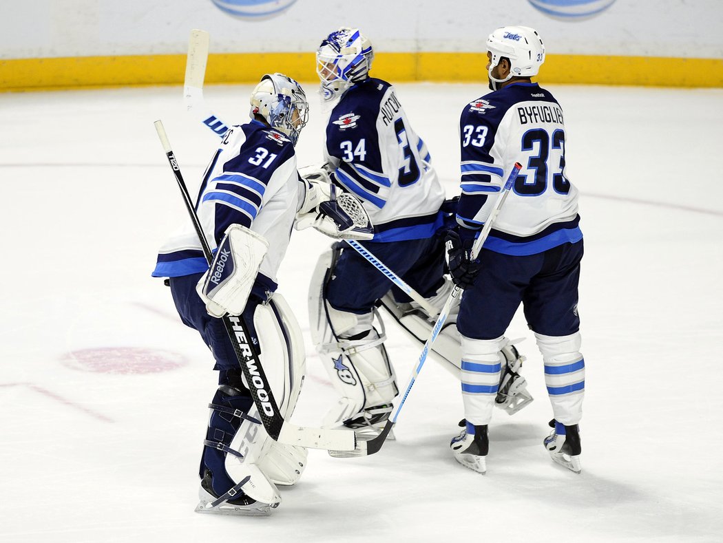 Michael Hutchinson se po třech obdržených gólech nechal střídat. Ondřej Pavelec dostal ještě čtyři.