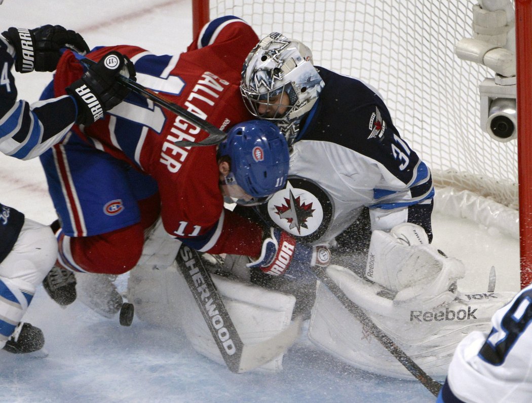 Ondřej Pavelec to v Montrealu neměl lehké.