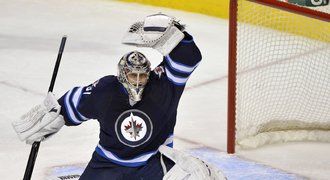 Pavelec vychytal výhru nad Torontem, Jágrův Dallas schytal debakl