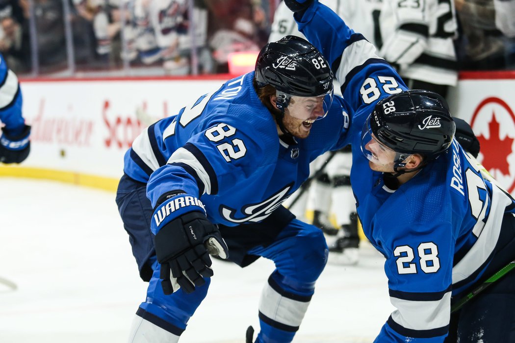 Mason Appleton a Jack Roslovic se podíleli na druhém gólu Winnipegu proti Los Angeles