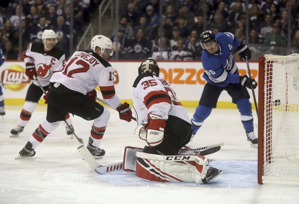 Kanonýr Mark Scheifele se do sítě New Jersey trefil dvakrát