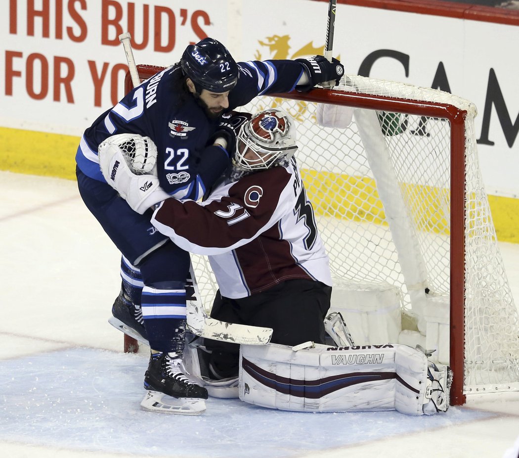 Calvin Pickard musel zastavit nájezd Chrise Thorburna