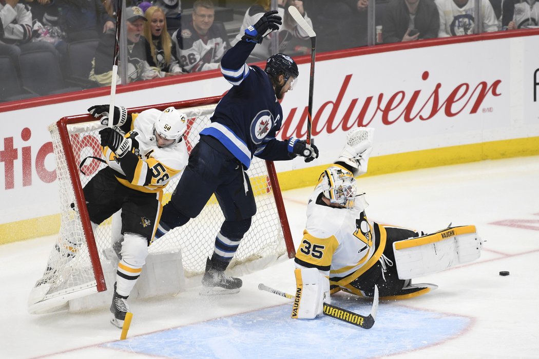 Až do branky Pittsburgu zamířil kapitán Winnipegu Blake Wheeler