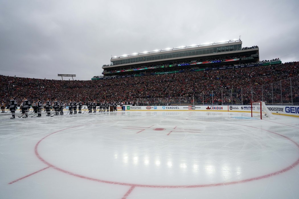 Ačkoliv počasí nebylo na utkání Winter Classic úplně nejideálnější, fanoušci si cestu na stadion našli v hojném počtu