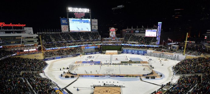 Baseballový stadion v Minneapolis, kde se odehrálo Winter Classic 2022