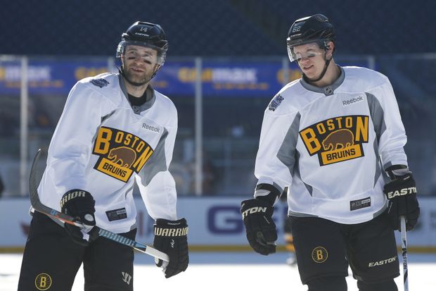 Brett Connolly a Zach Trotman trénovali a venku bylo skutečně slunečno Brett Connolly a Zach Trotman trénovali a venku bylo skutečně slunečno