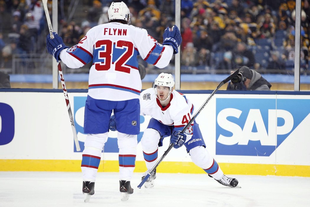 Paul Byron se raduje ze svého gólu do sítě Bostonu v zápase Winter Classic