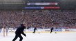Úprava ledové plochy během Winter Classic mezi hokejisty Detroitu a Toronta