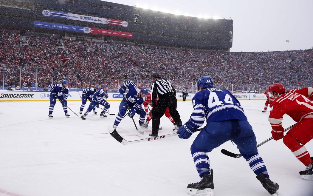 Hokejový svátek Winter Classic svedl na předměstí Detroitu v Ann Arbor proti sobě celky Detroitu a Toronta