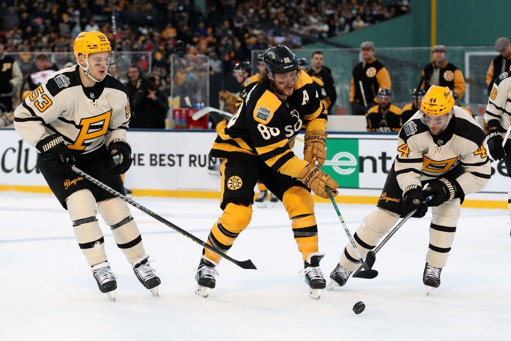 David Pastrňák v akci během Winter Classic