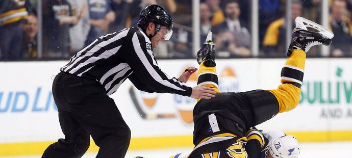 Ryan Reaves a Tyler Randell si v NHL střihli skutečnou vánoční bitku