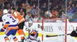 Hokejisté Islanders i díky brance Jana Kováře porazili Philadelphii 3:2 v prodloužení.