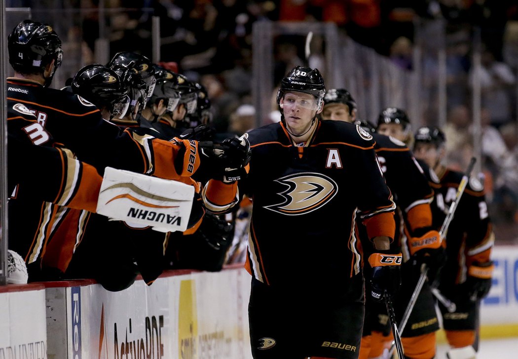 Anaheim porazil Buffalo 4:1, Corey Perry vstřelil tři góly