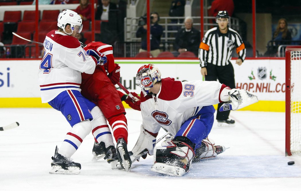 Mike Condon chytá po zranění Careyho Price spolehlivě