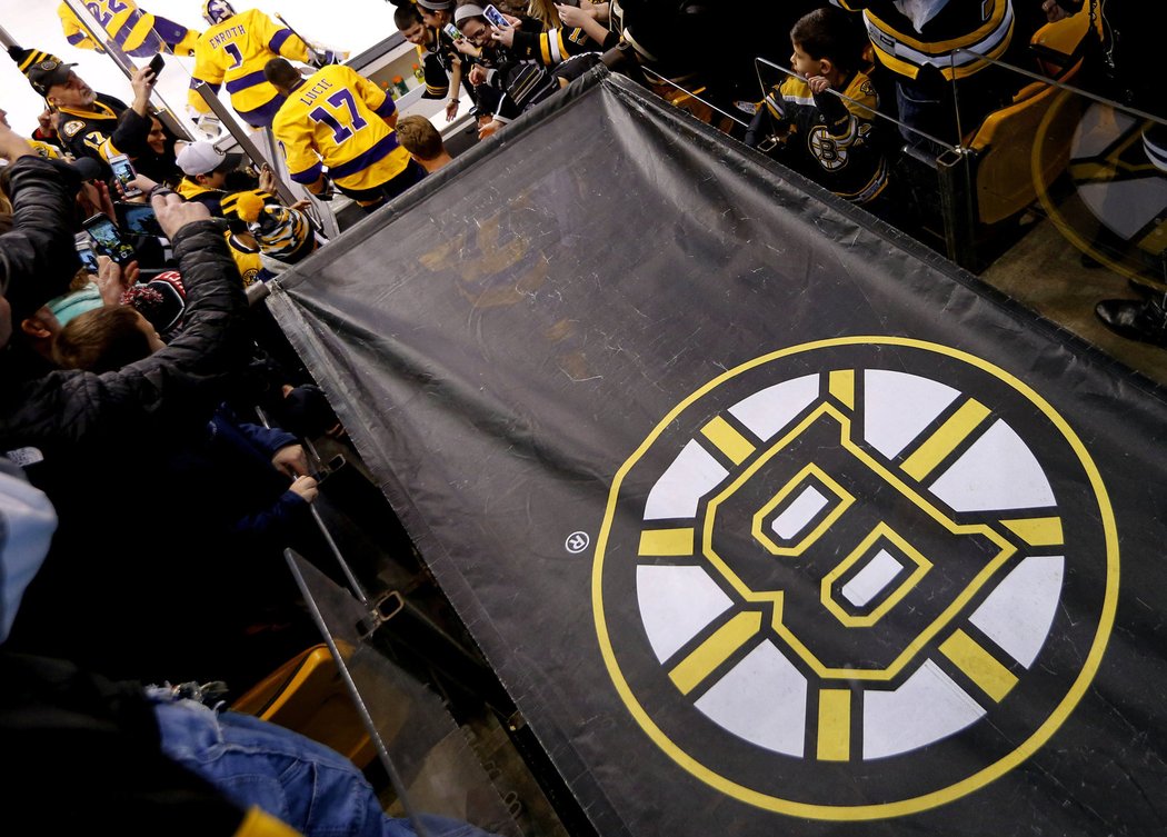 Hokejisté Los Angeles vyjíždí na led bostonské TD Garden
