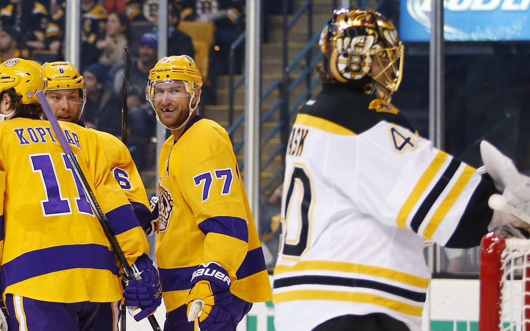 Hokejisté Los Angeles nasázeli Bostonu na jeho ledě devět branek