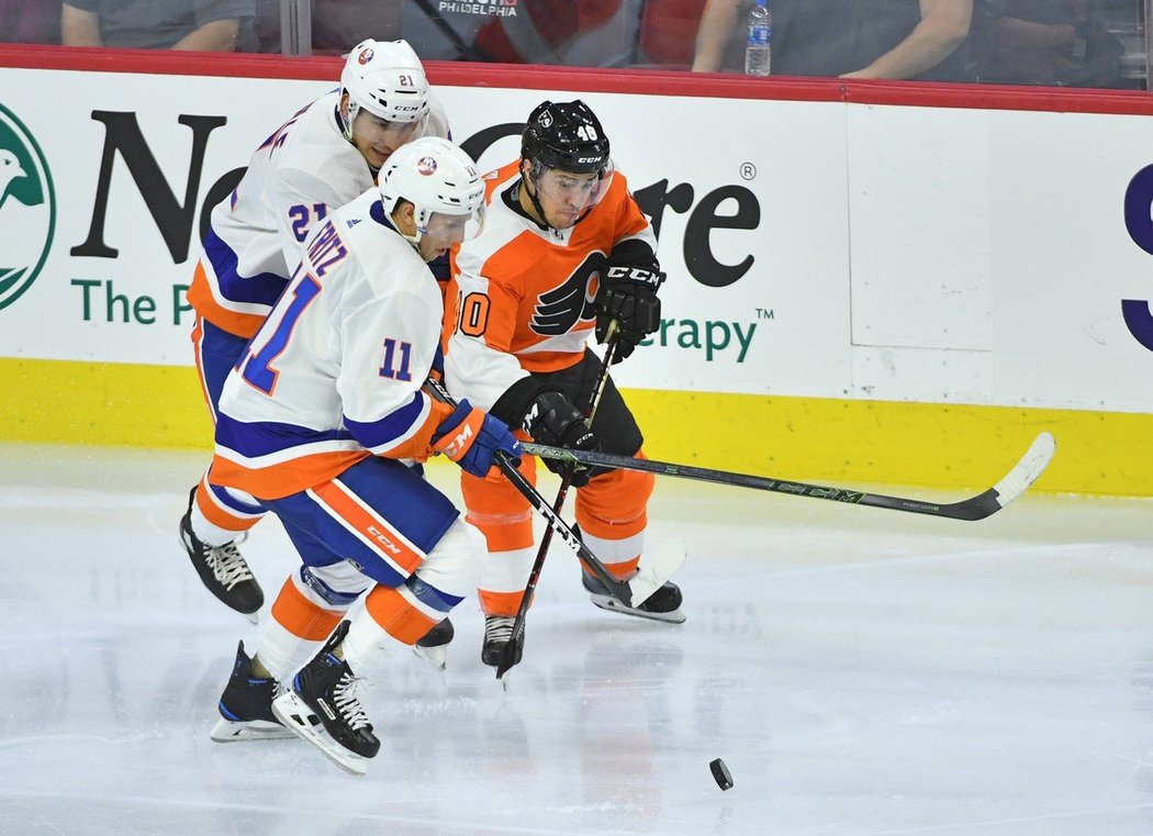 Hokejisté Islanders i díky brance Jana Kováře porazili Philadelphii 3:2 v prodloužení.