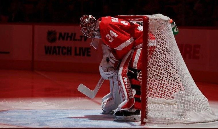 Petr Mrázek odchytal proti Torontu 30 minut a inkasoval jednou z 21 střel.