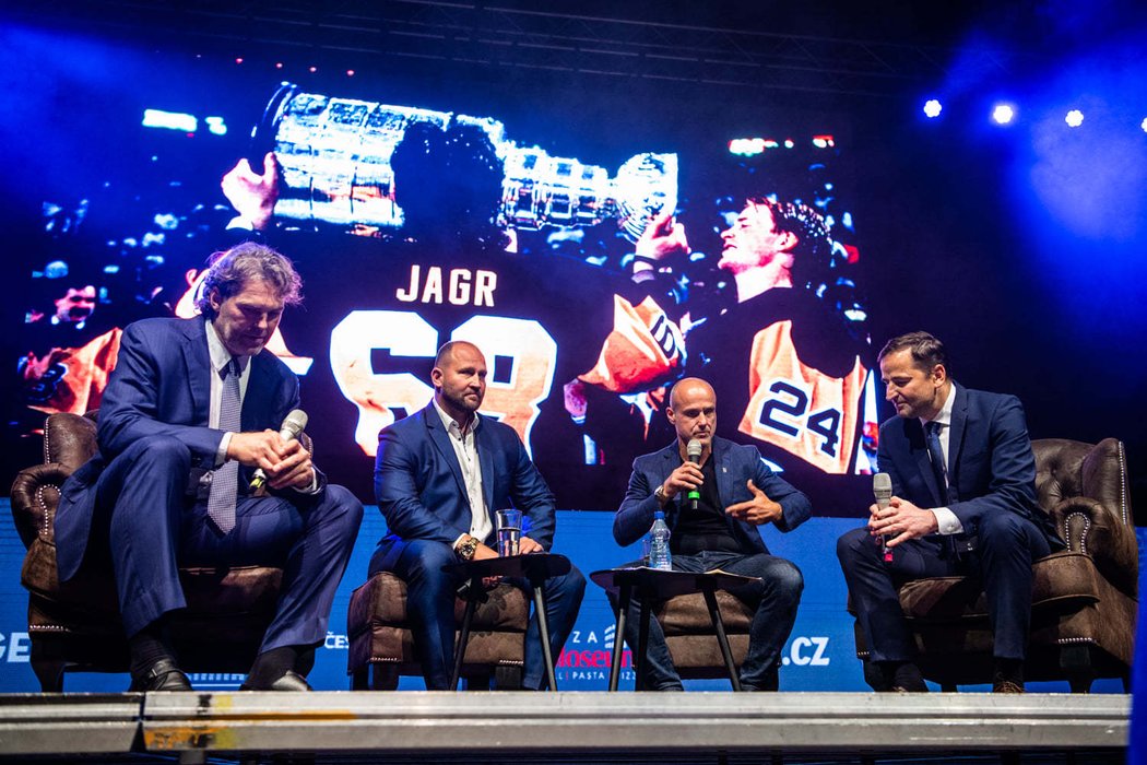 Jaromír Jágr si s Jiřím Šlégrem (uprostřed) a Martinem Strakou zavzpomínali na společné chvíle v NHL i reprezentaci
