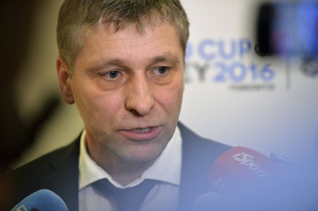 Tři nováčky a dva hráče z KHL zařadil trenér Josef Jandač do šestnáctičlenné úvodní nominace na podzimní Světový pohár v Torontu